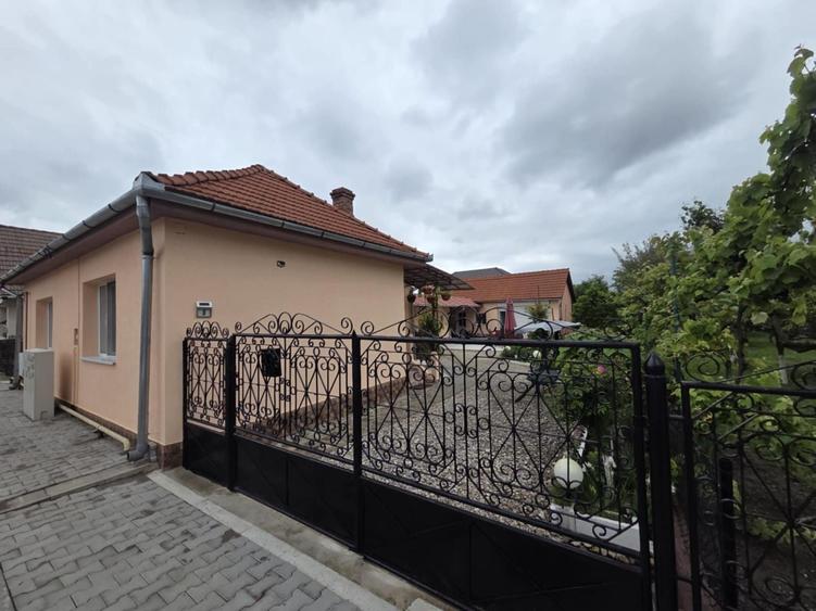 Casă cu 4 camere în Central