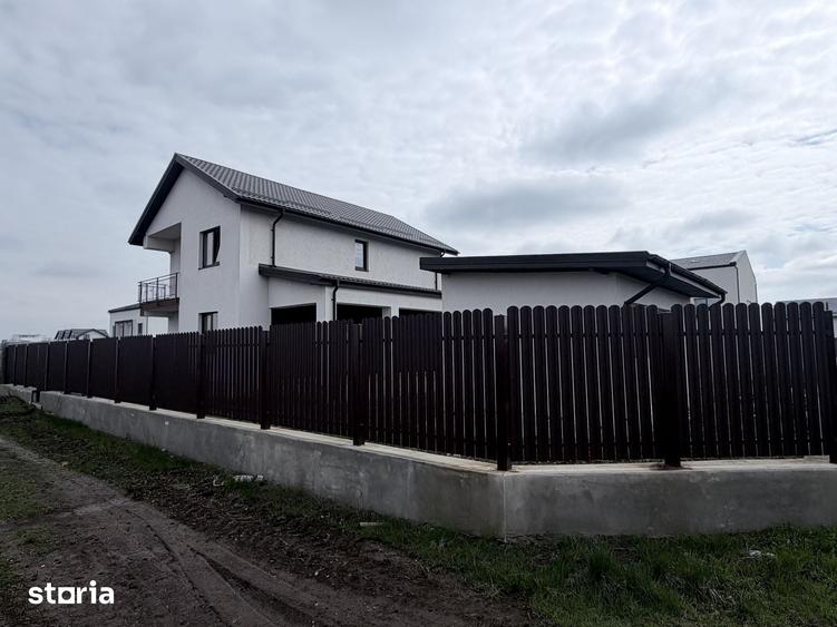 Casă cu 5 camere cu Teren 492 Mp în Glina