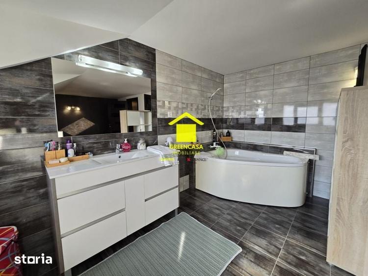 Casă cu 7 camere cu Teren 750 Mp în Borhanci