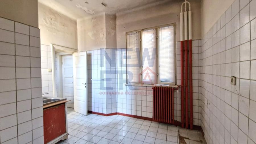 Casă individuală cu 15 camere cu Canalizare în Unirii