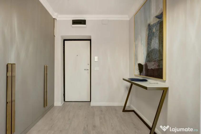 Apartament cu 2 camere semidecomandat, mobilat în Sud