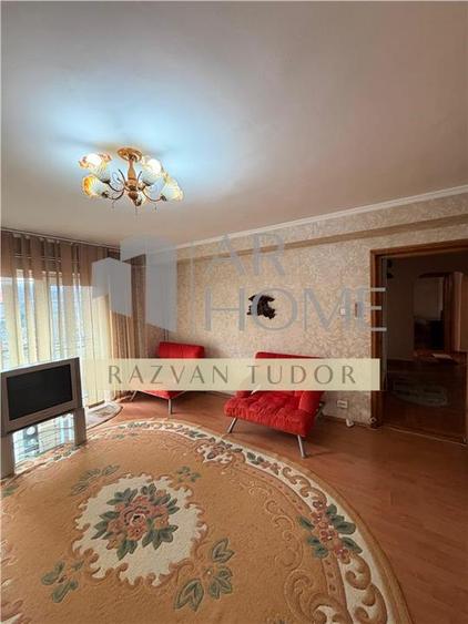 Apartament cu 3 camere decomandat, mobilat în Cioceanu