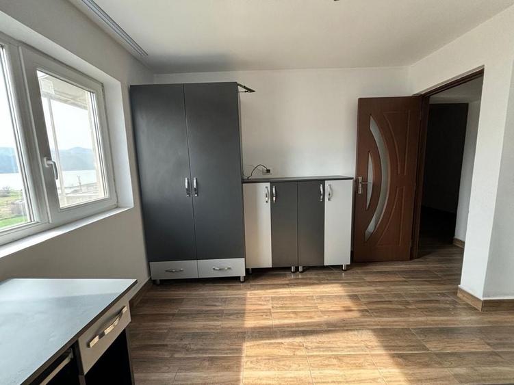 Apartament cu 3 camere în Berzasca