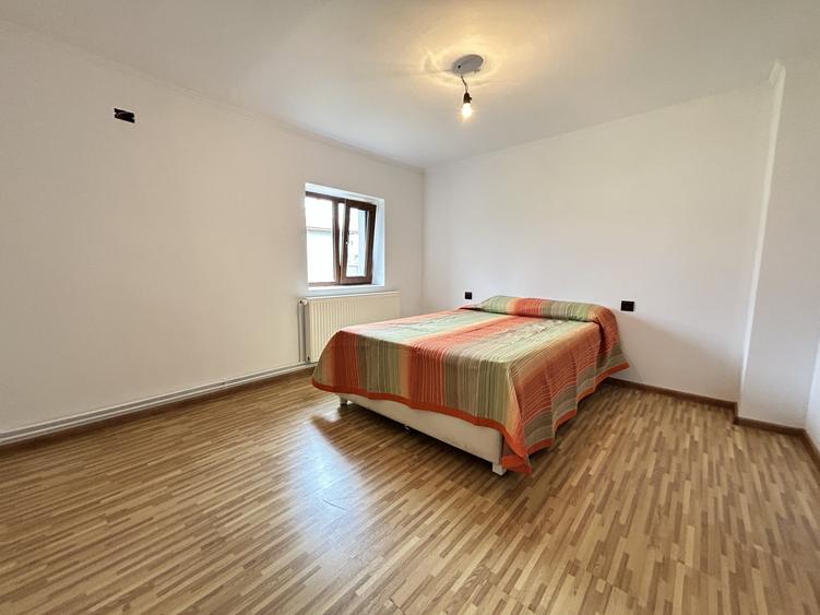 Casă individuală cu 6 camere cu Teren 1150 Mp în Zidurile