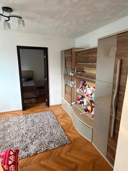 Apartament cu 2 camere semidecomandat în Hipodrom