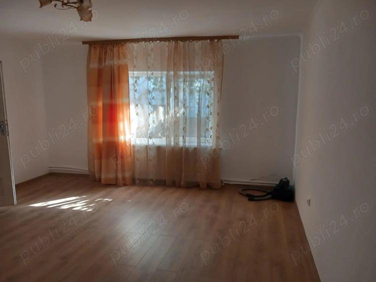 Apartament cu 3 camere decomandat în Agigea