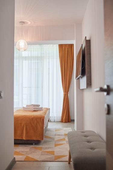 Apartament cu 3 camere decomandat în Mamaia-Sat