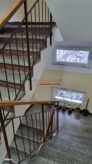 Apartament cu 3 camere semidecomandat în Giurgiului
