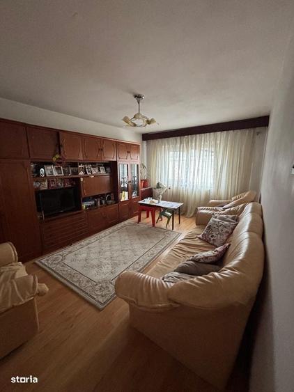 Apartament cu 3 camere în Tomis III
