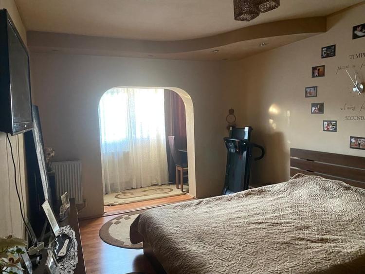 Apartament cu 3 camere decomandat, mobilat în 1 Mai
