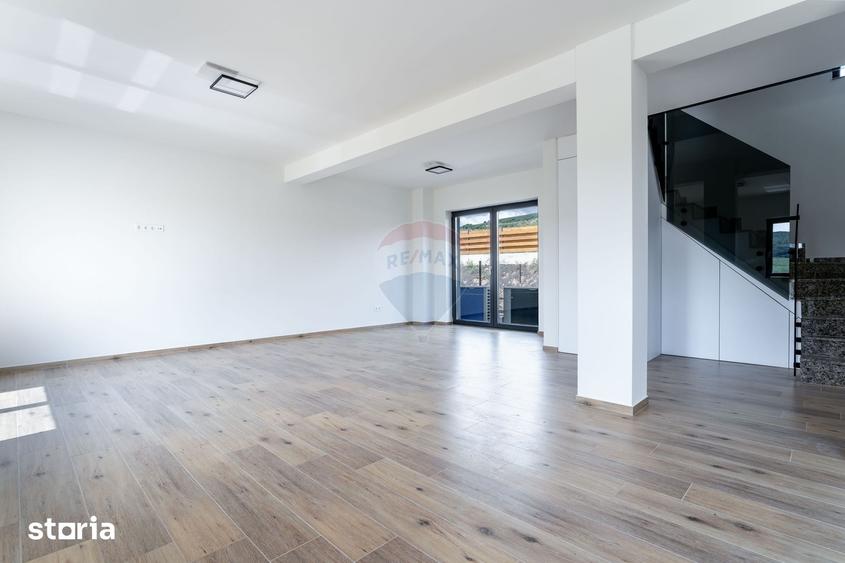 Casă cu 4 camere cu Teren 400 Mp în Chinteni