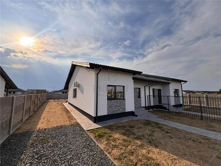 Duplex cu 3 camere cu Canalizare în Moșnița Nouă