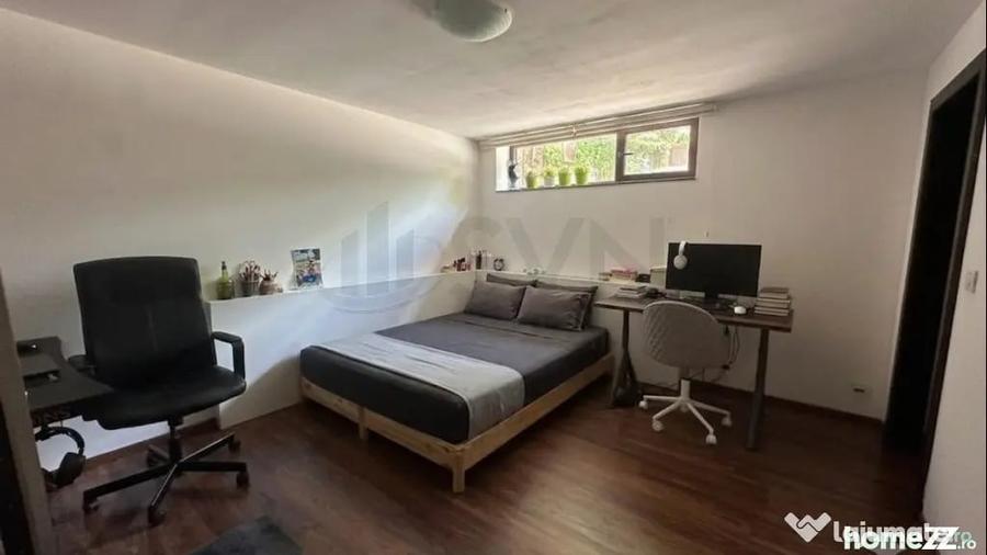 Casă cu 5 camere cu Teren 185 Mp în Vatra Luminoasă