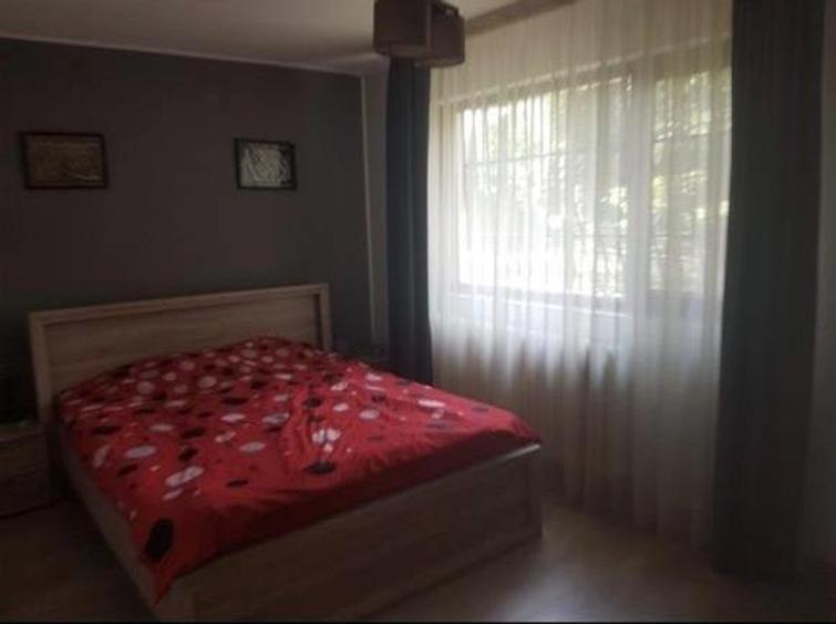 Apartament cu 3 camere decomandat, mobilat în Podul de Piatră