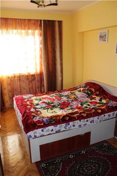 Apartament cu 3 camere decomandat în Peco