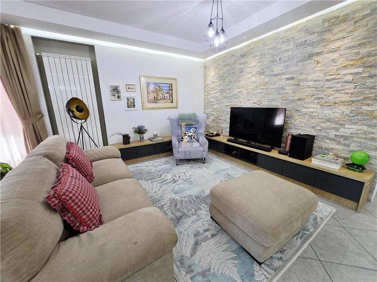 Casă individuală cu 5 camere cu Teren 900 Mp în Dumbrăvița