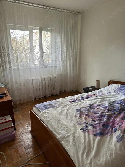 Apartament cu 3 camere semidecomandat în Girocului