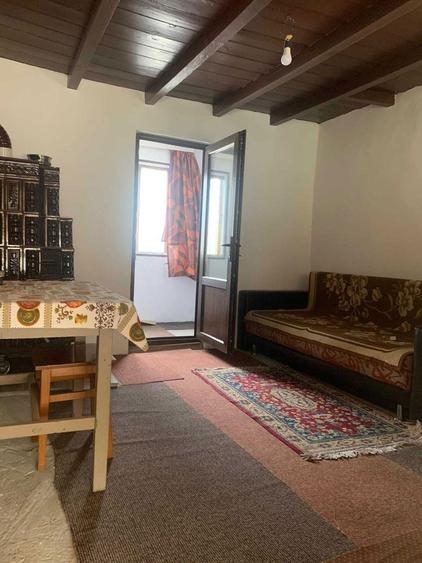 Casă cu 4 camere în Vâlcele