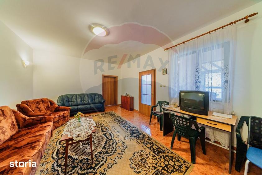 Casă cu 7 camere cu Teren 1588 Mp în Zădăreni