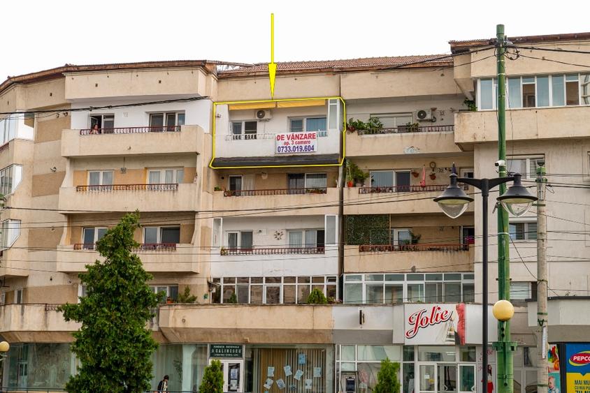 Apartament cu 3 camere decomandat, mobilat în Central