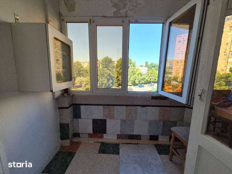 Apartament cu 2 camere decomandat în Km 4