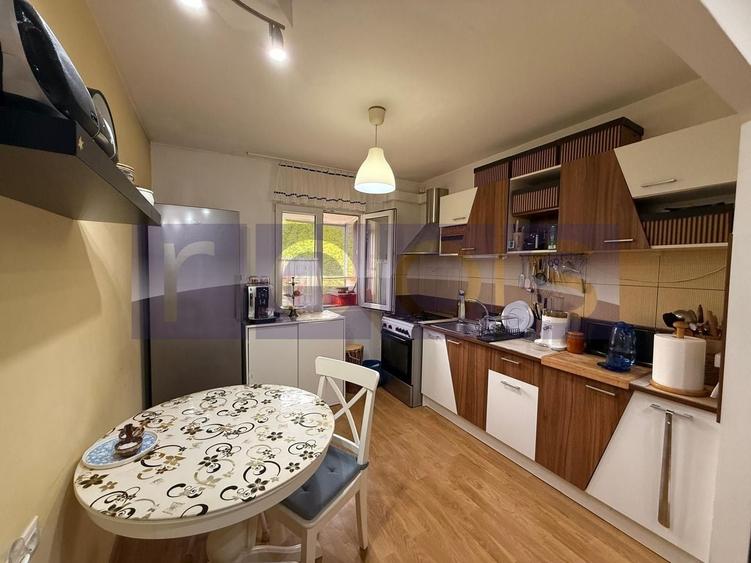 Apartament cu 4 camere în Berceni