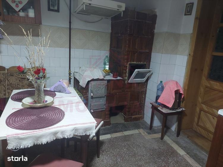 Casă cu 4 camere în Zăvoi
