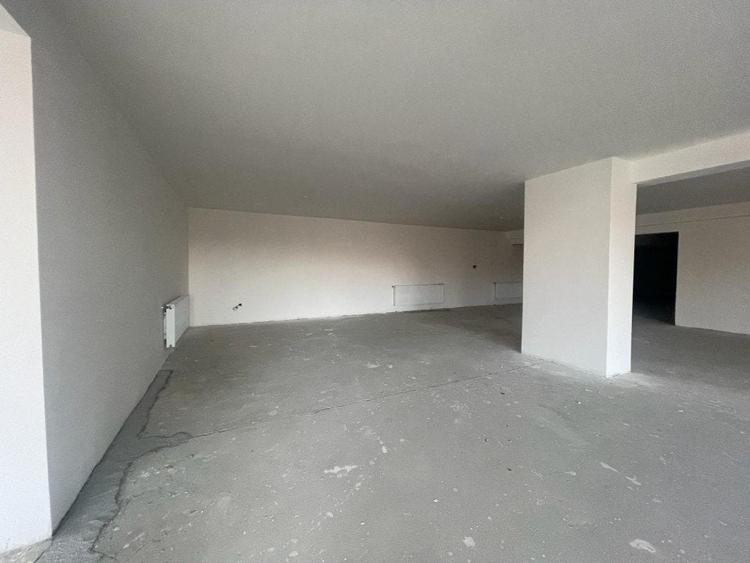 Spațiu comercial, de 269 mp, în Florești