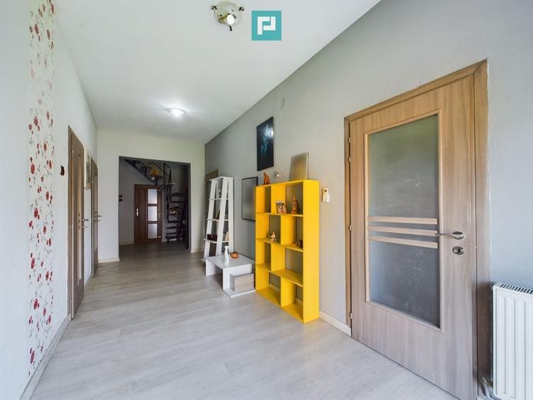 Casă individuală cu 10 camere cu Canalizare în Funcționarilor