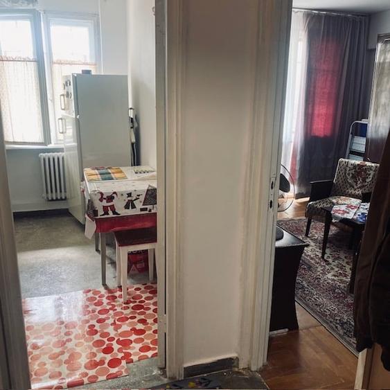 Apartament cu 2 camere semidecomandat, mobilat în Semicentral