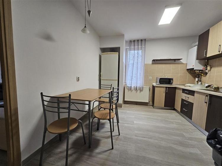 Apartament cu 2 camere semidecomandat în Cornișa