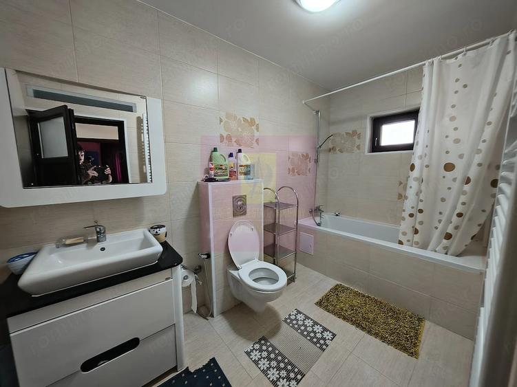 Casă cu 5 camere cu Teren 373 Mp în Afumați