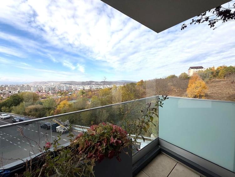 Apartament cu 3 camere semidecomandat, mobilat în Zorilor