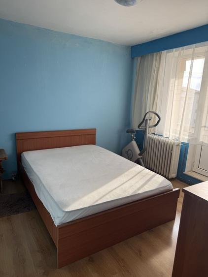 Apartament cu 4 camere decomandat în Est