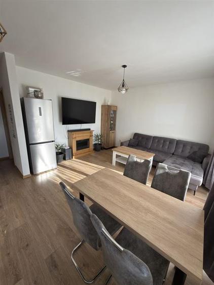 Apartament cu 3 camere semidecomandat, mobilat în Turnișor