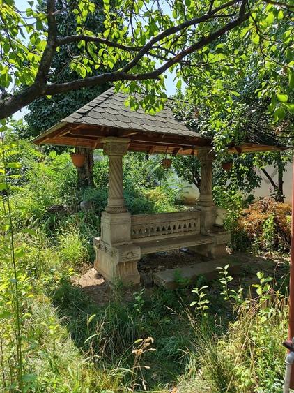 Casă individuală cu 7 camere cu Canalizare în Moșilor