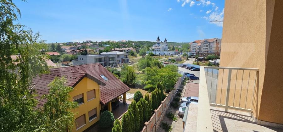Apartament cu 3 camere decomandat în Pietroasa