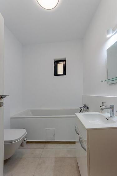 Apartament cu 5 camere în Banu Manta