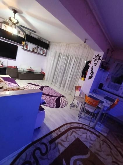 Apartament cu 3 camere decomandat, mobilat în Florești