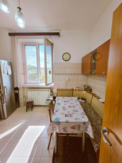 Apartament cu 3 camere decomandat în Drumul Taberei