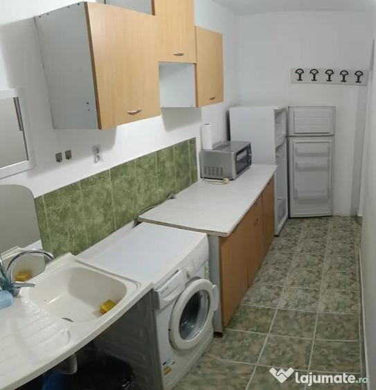 Garsonieră decomandată în Rogerius