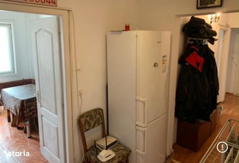 Apartament cu 3 camere decomandat în Complex Studențesc