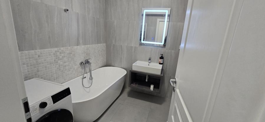 Apartament cu 3 camere decomandat în Frumoasa