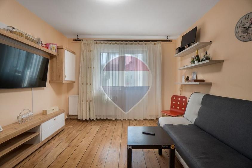 Apartament cu 3 camere semidecomandat, mobilat în Astra