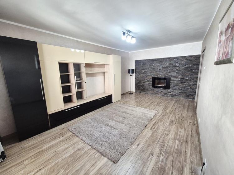 Apartament cu 3 camere decomandat în Ciritei
