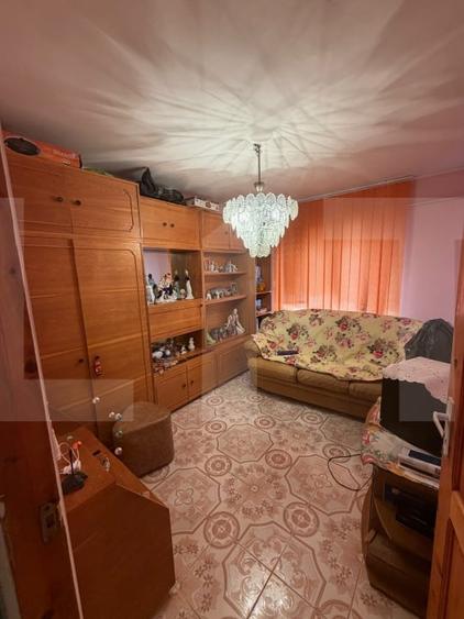 Apartament cu 3 camere decomandat, mobilat în Rovine