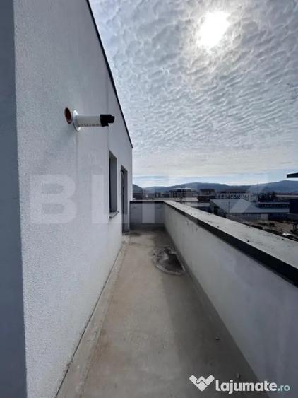 Apartament cu 3 camere semidecomandat în Central