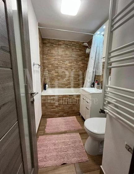 Apartament cu 3 camere decomandat în Rogerius