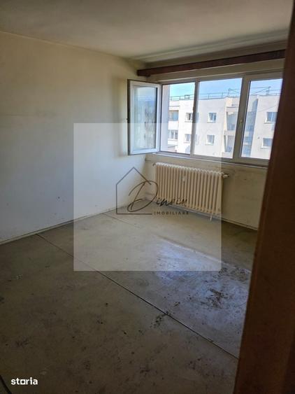 Apartament cu 3 camere semidecomandat în Câmpia Libertății