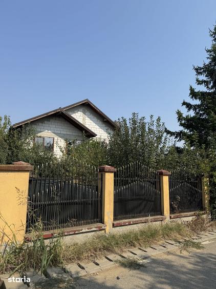 Casă cu 5 camere cu Teren 1088 Mp în Vânătorii Mici
